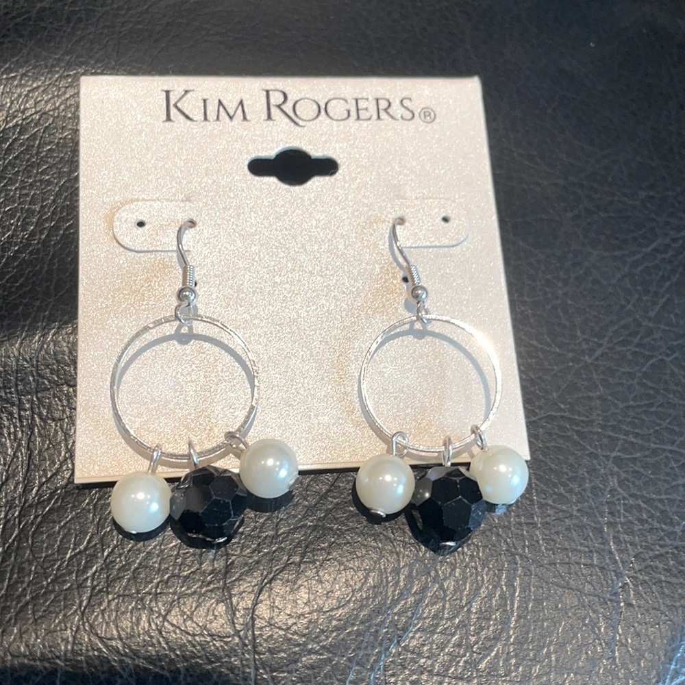 Kim Rogers black and pearl circle fashion earrings